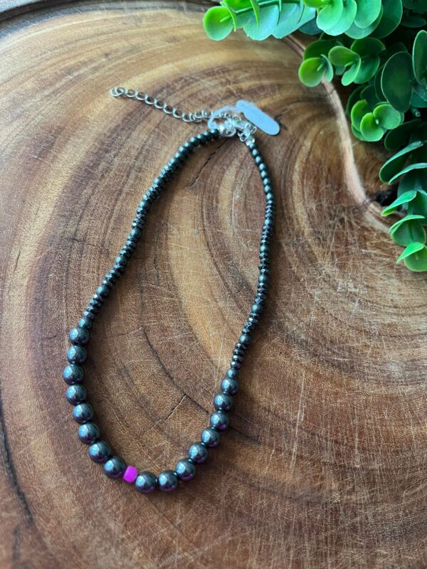 Chocker de pedras hematitas com pingente pink